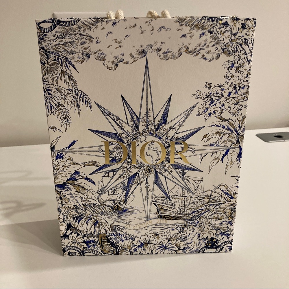 🛍  DIOR small shopping bag.